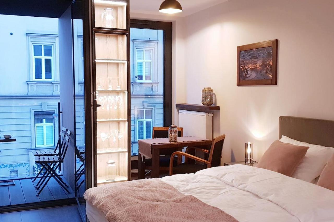 Boutique 108 - Old City, Luxury Apt. With A Garage Cracovia Esterno foto