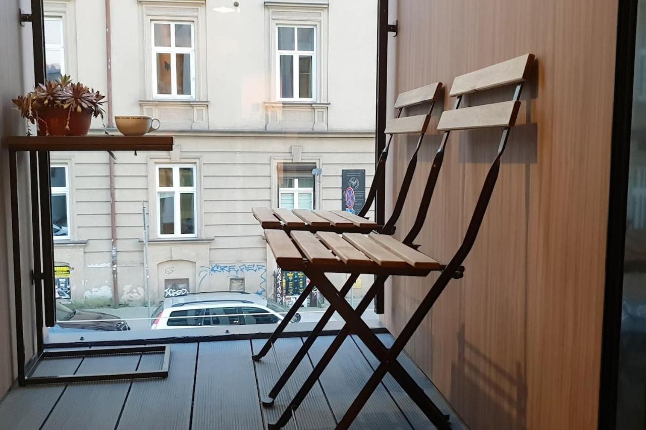 Boutique 108 - Old City, Luxury Apt. With A Garage Cracovia Esterno foto