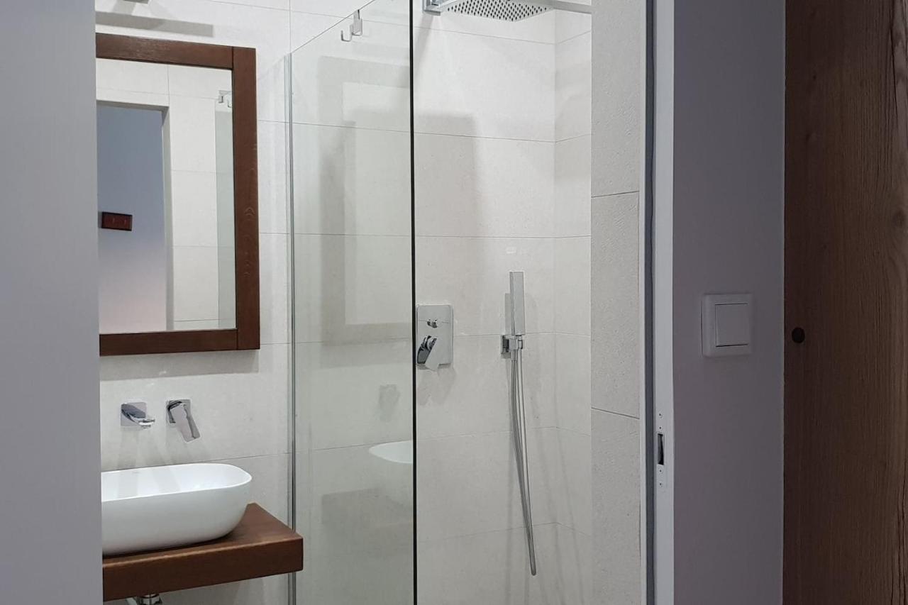 Boutique 108 - Old City, Luxury Apt. With A Garage Cracovia Esterno foto