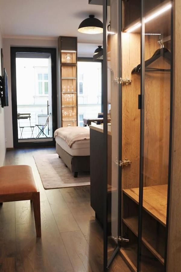 Boutique 108 - Old City, Luxury Apt. With A Garage Cracovia Esterno foto