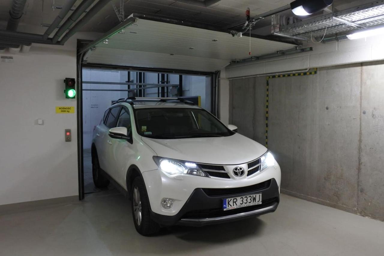 Boutique 108 - Old City, Luxury Apt. With A Garage Cracovia Esterno foto