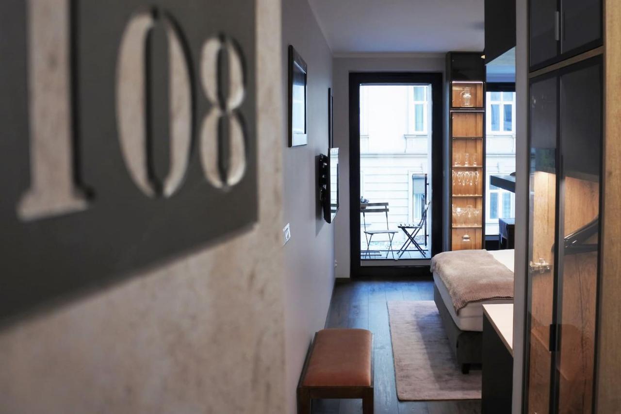 Boutique 108 - Old City, Luxury Apt. With A Garage Cracovia Esterno foto
