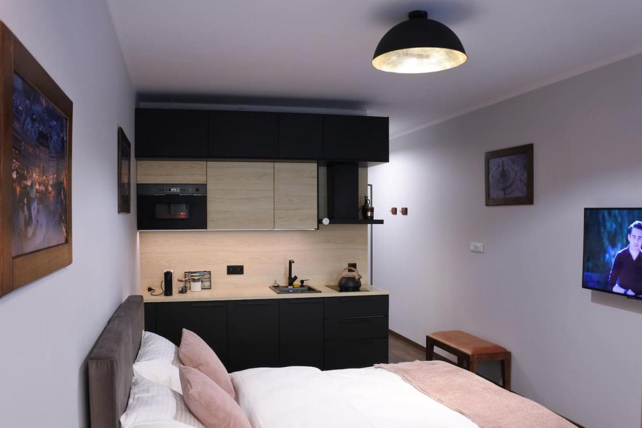 Boutique 108 - Old City, Luxury Apt. With A Garage Cracovia Esterno foto